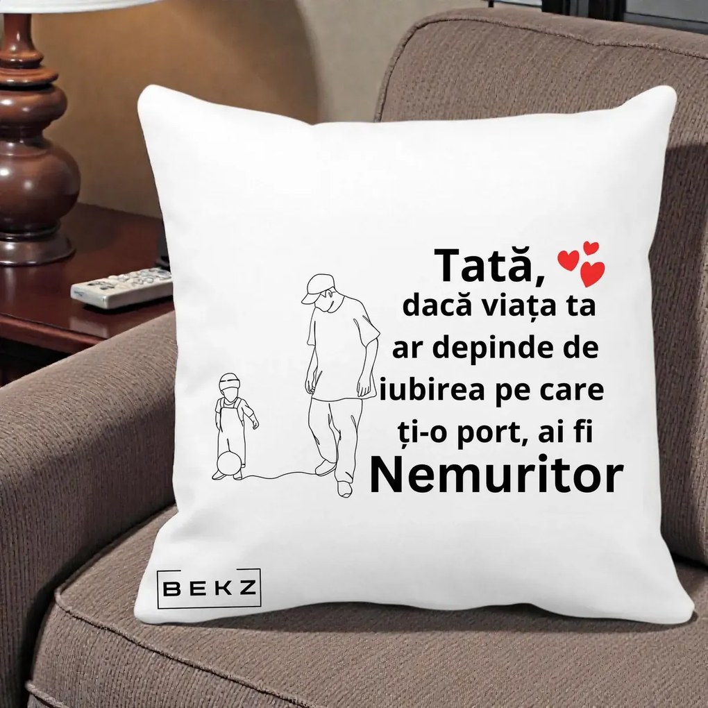 Cadou pentru Tata - Perna Personalizata Tata Nemuritor Joaca cu Mingea, 40x40 cm, Alba Mata, Husa Detasabila, Perna Inclusa, BEKZ®