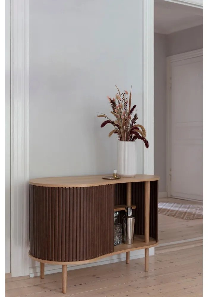 Comodă maro/în culoare naturală joasă cu aspect de lemn de stejar cu ușă glisantă 100x67 cm Audacious – UMAGE