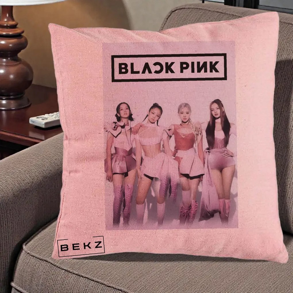 Perna Personalizata K-pop BLACKPINK Poster Roz Tinute Coordonate, 40x40 cm, Roz, Husa Detasabila, Perna Inclusa, BEKZ®