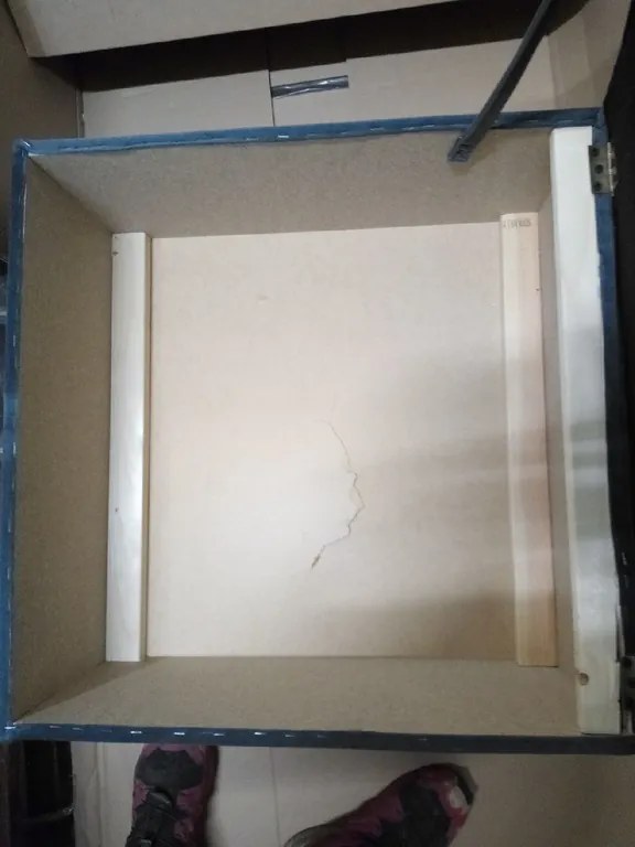 Oferta Taburet Zenova gri inchis cu spatiu de depozitare 65x65 cm Clasa II