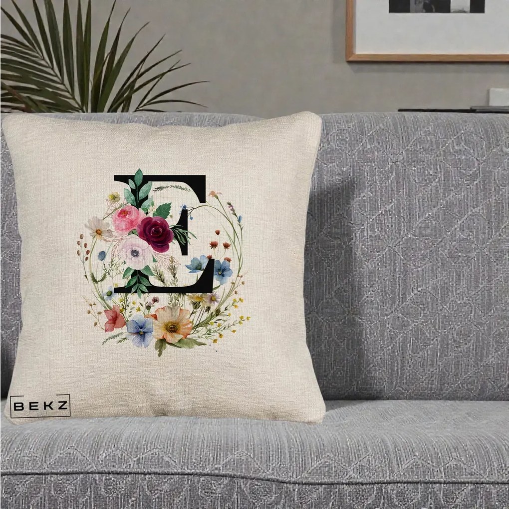 Cadou Personalizat - Perna Personalizata Monogram Litera E cu Flori Acuarela, 40x40 cm, Bej Canapea, Husa Detasabila, Perna Inclusa, BEKZ®