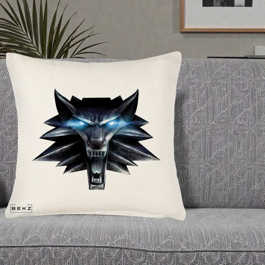 Perna Decorativa The Witcher Wolf Head, 40x40 cm, Crem Reliefat, Husa Detasabila, Perna Inclusa, BEKZ®
