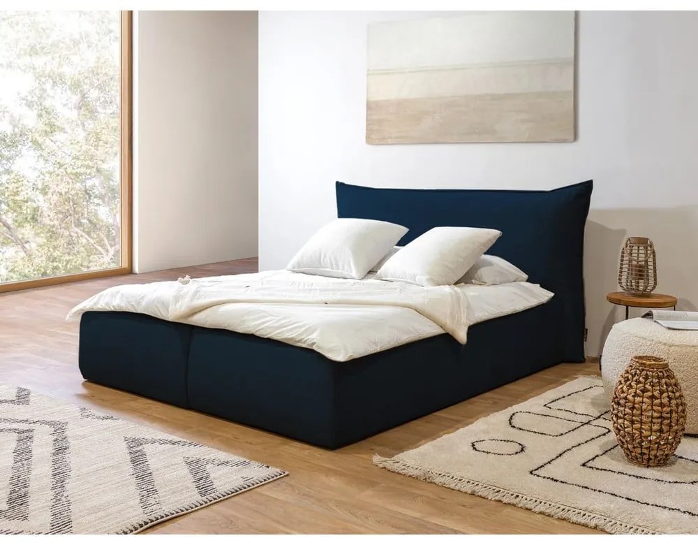 Pat matrimonial albastru închis tapițat cu spațiu de depozitare cu somieră 180x200 cm Jade – Bobochic Paris