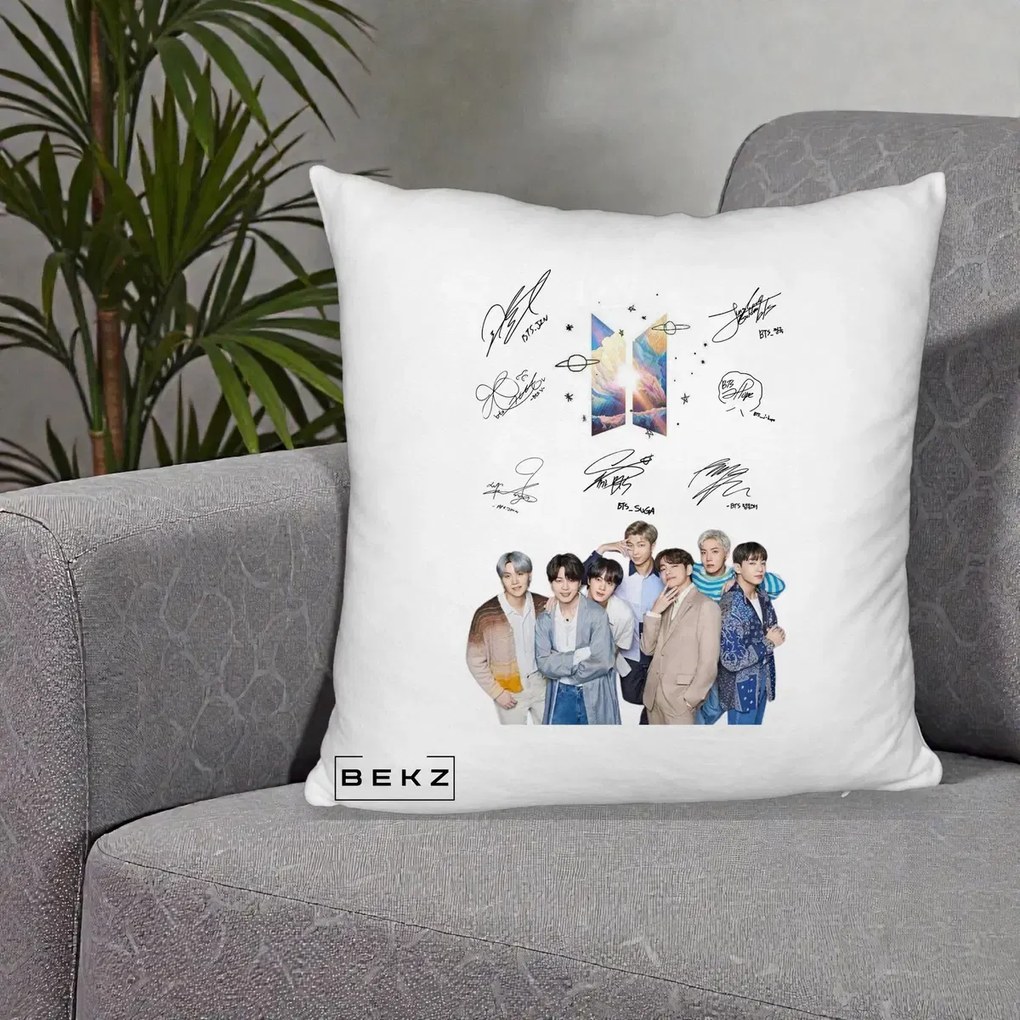 Perna Personalizata K-pop BTS Autografe Toti Membrii Fotografie, 40x40 cm, Alb Pufos, Husa Detasabila, Perna Inclusa, BEKZ®