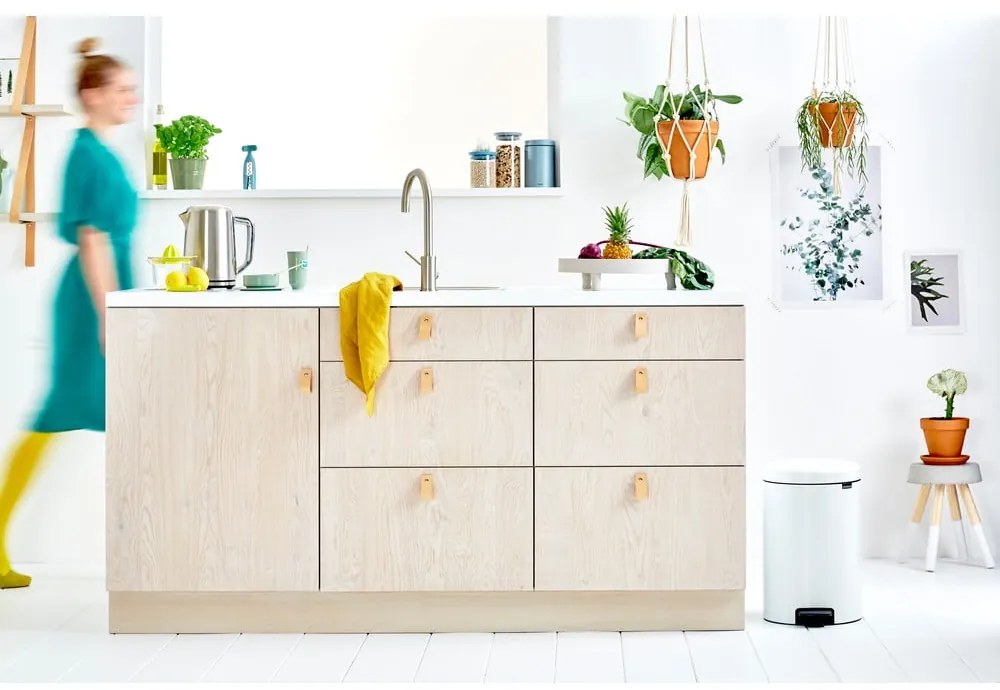 Coș de gunoi alb cu pedală din oțel 20 l NewIcon – Brabantia