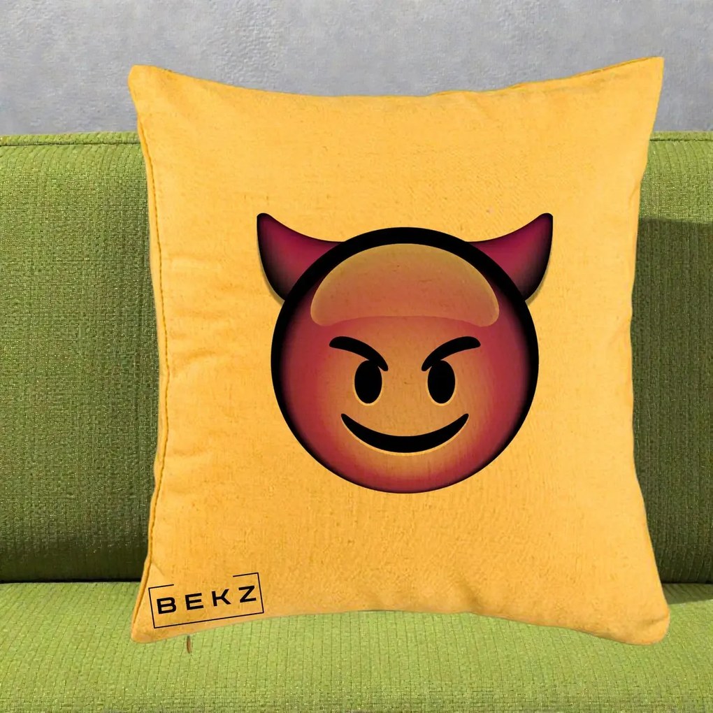 Perna Decorativa Emoji Diavol Mov, 40x40 cm, Galben, Husa Detasabila, Perna Inclusa, BEKZ®