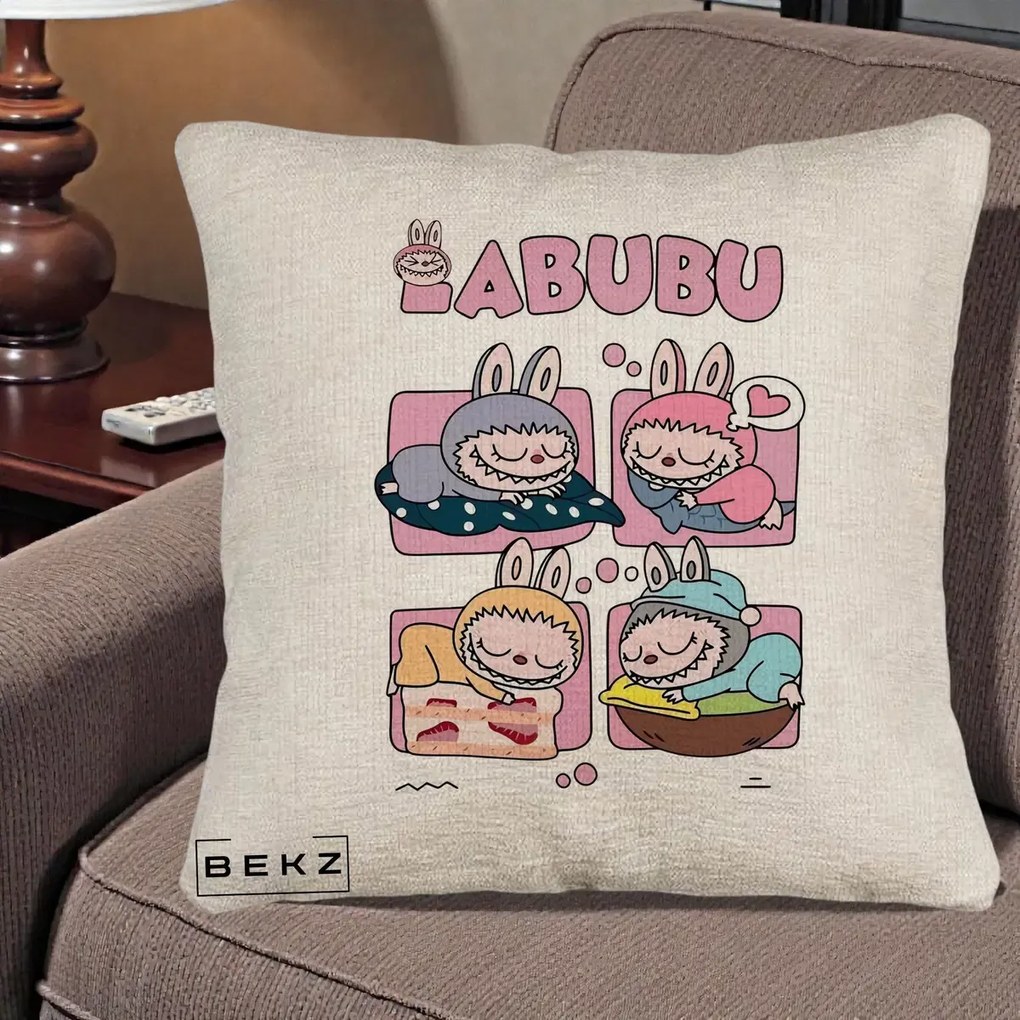 Perna Personalizata Labubu Sleeping Quad Grid, 40x40 cm, Bej Canapea, Husa Detasabila, Perna Inclusa, BEKZ®