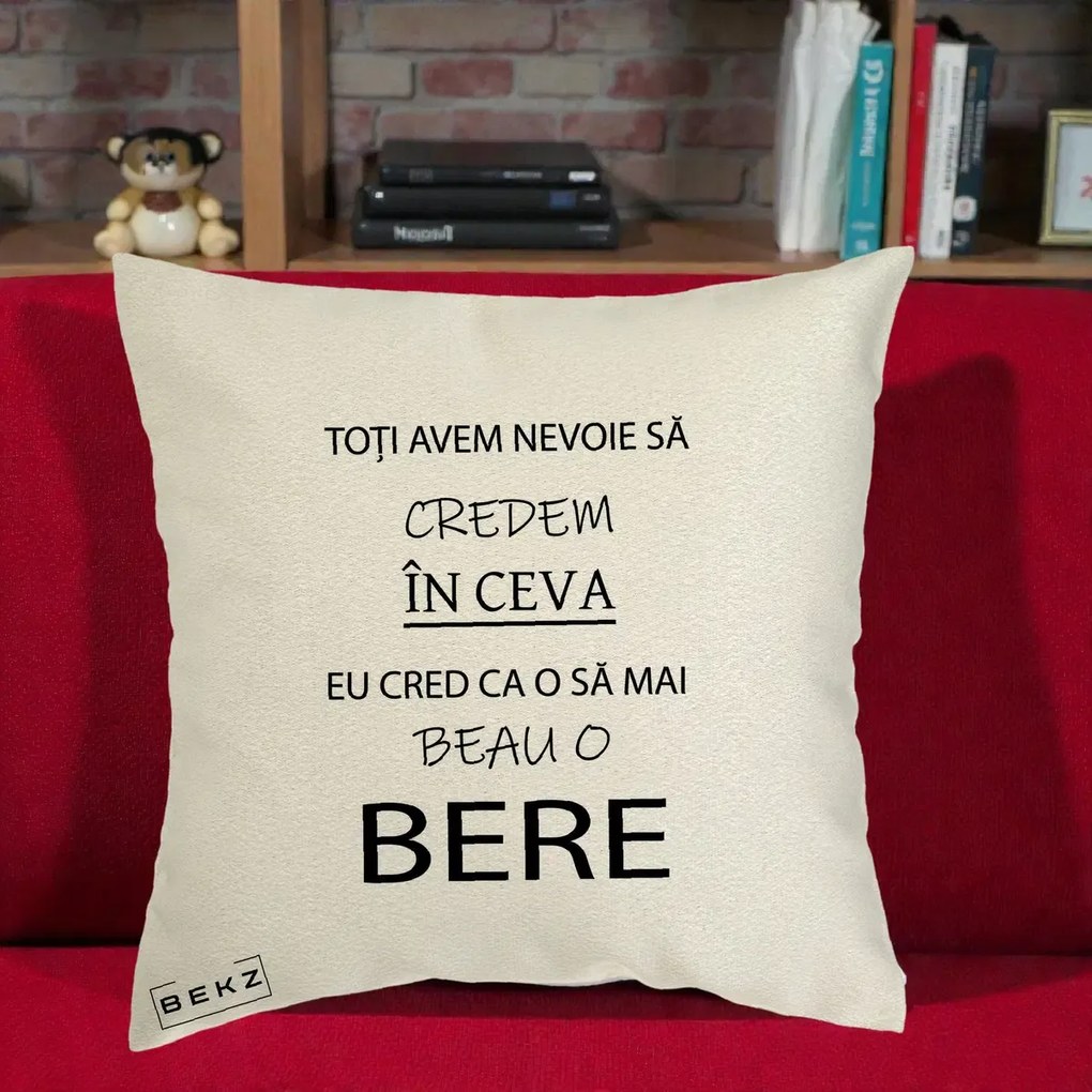 Perna Decorativa Eu Cred ca mai Beau o Bere, 40x40 cm, Ecru, Husa Detasabila, Perna Inclusa, BEKZ®