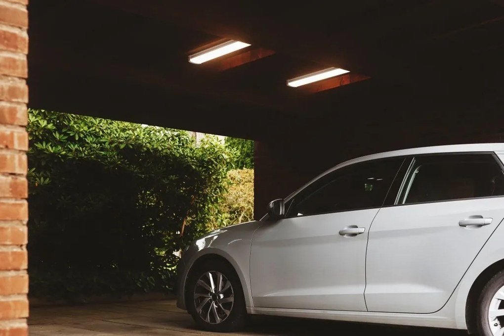 Plafoniera liniara LED cu senzor de miscare si protectie IP65 Burbank 90