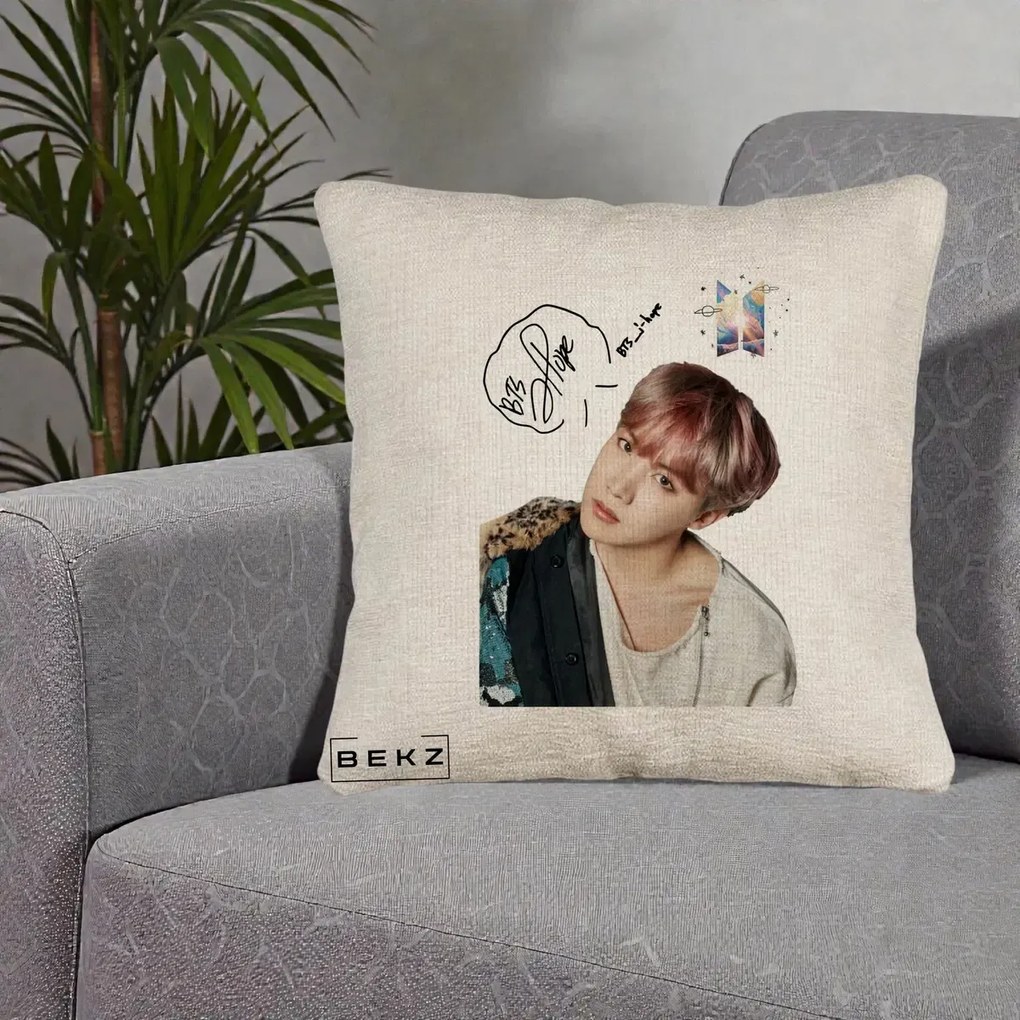 Perna Personalizata K-pop BTS J-Hope Par Roz Autograf, 40x40 cm, Bej Canapea, Husa Detasabila, Perna Inclusa, BEKZ®