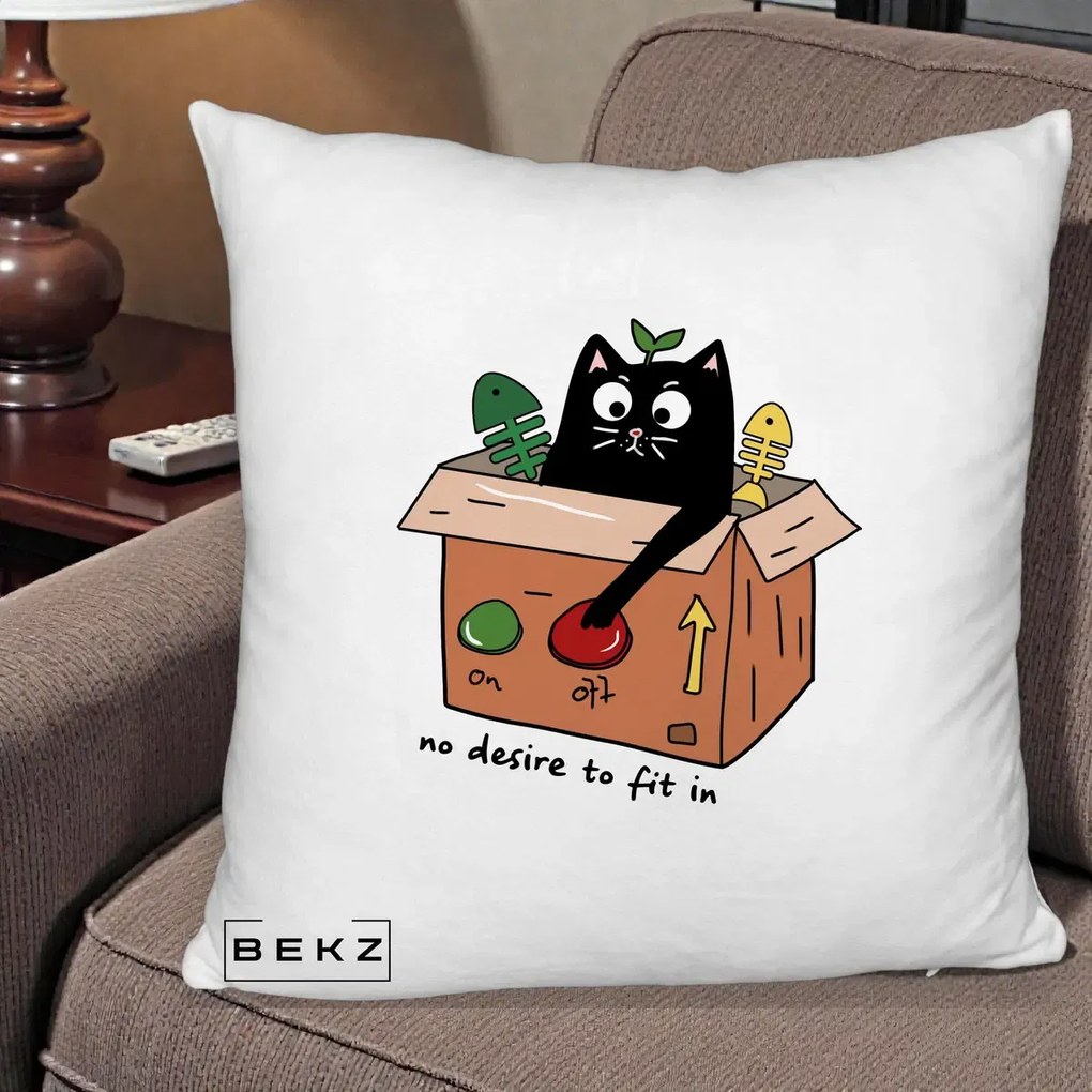 Perna Decorativa Pisica in Cutie No Desire to Fit In, 40x40 cm, Alb Pufos, Husa Detasabila, Perna Inclusa, BEKZ®