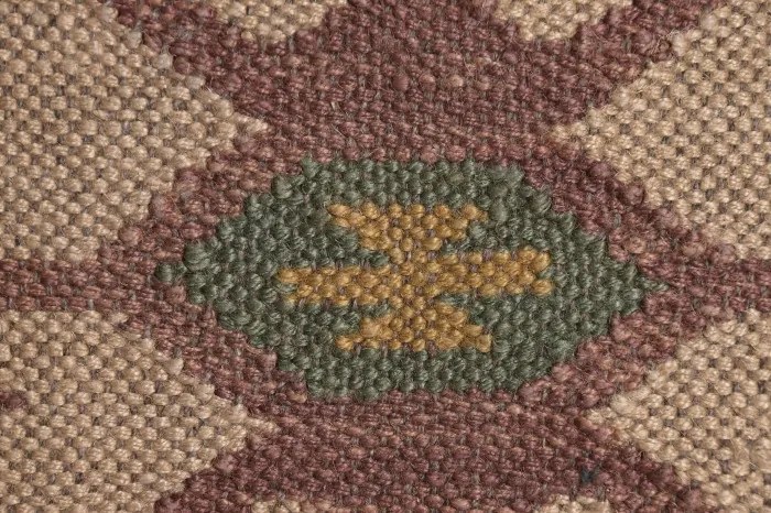 Pernă decorativă Kilim din lână și iută, 40×60 cm, fond negru cu motiv medalion etnic