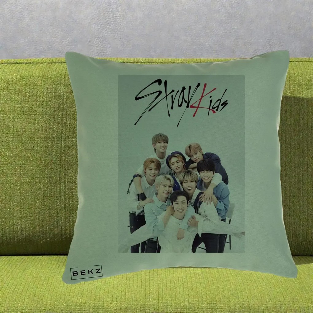 Perna Personalizata K-pop Stray Kids cu Foto Grup Alb-Albastru, 40x40 cm, Verde, Husa Detasabila, Perna Inclusa, BEKZ®