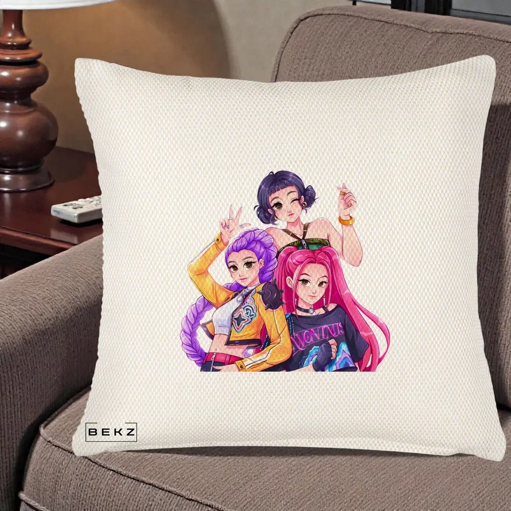 Perna Personalizata K-pop HUNTRX Trio Animat Fete Foto, 40x40 cm, Crem Reliefat, Husa Detasabila, Perna Inclusa, BEKZ®
