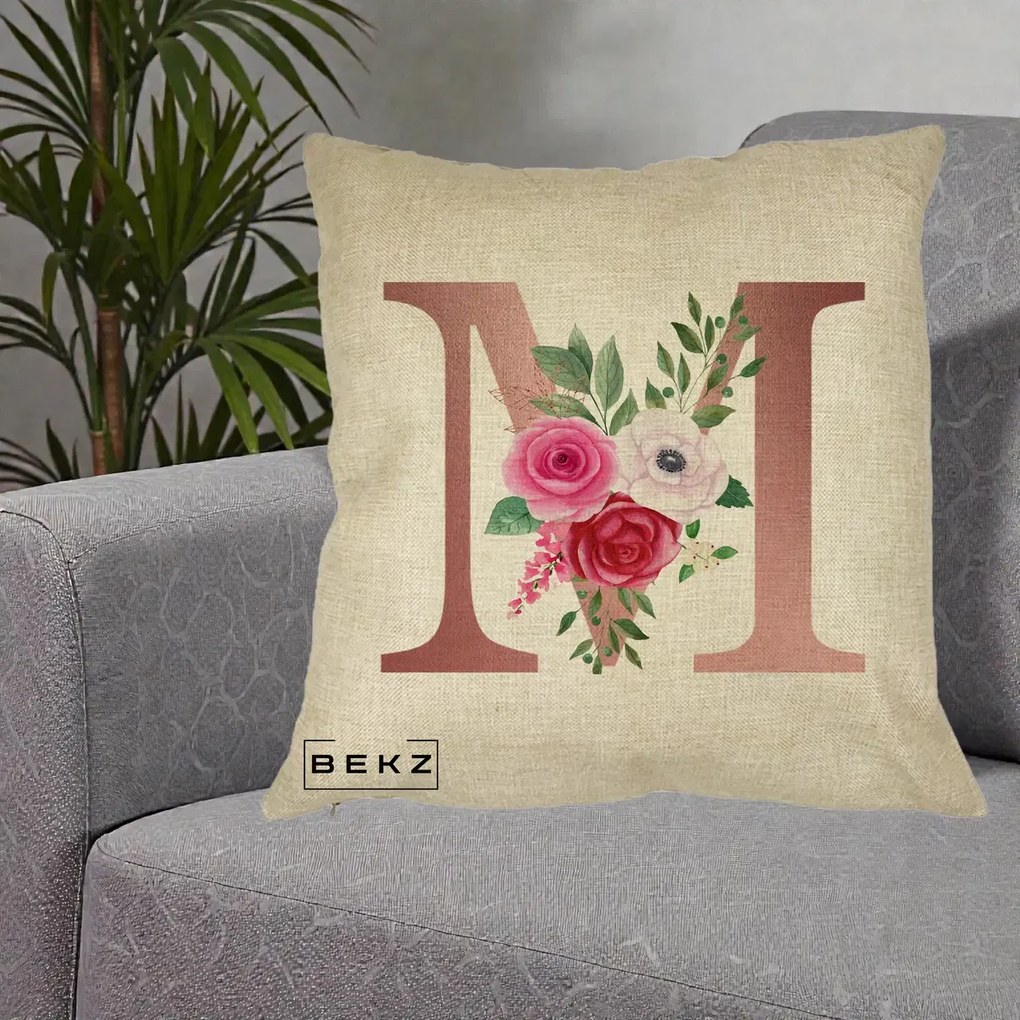 Cadou Personalizat - Perna Personalizata Monograma Rose Gold Litera M cu Trandafiri, 40x40 cm, Crem, Husa Detasabila, Perna Inclusa, BEKZ®