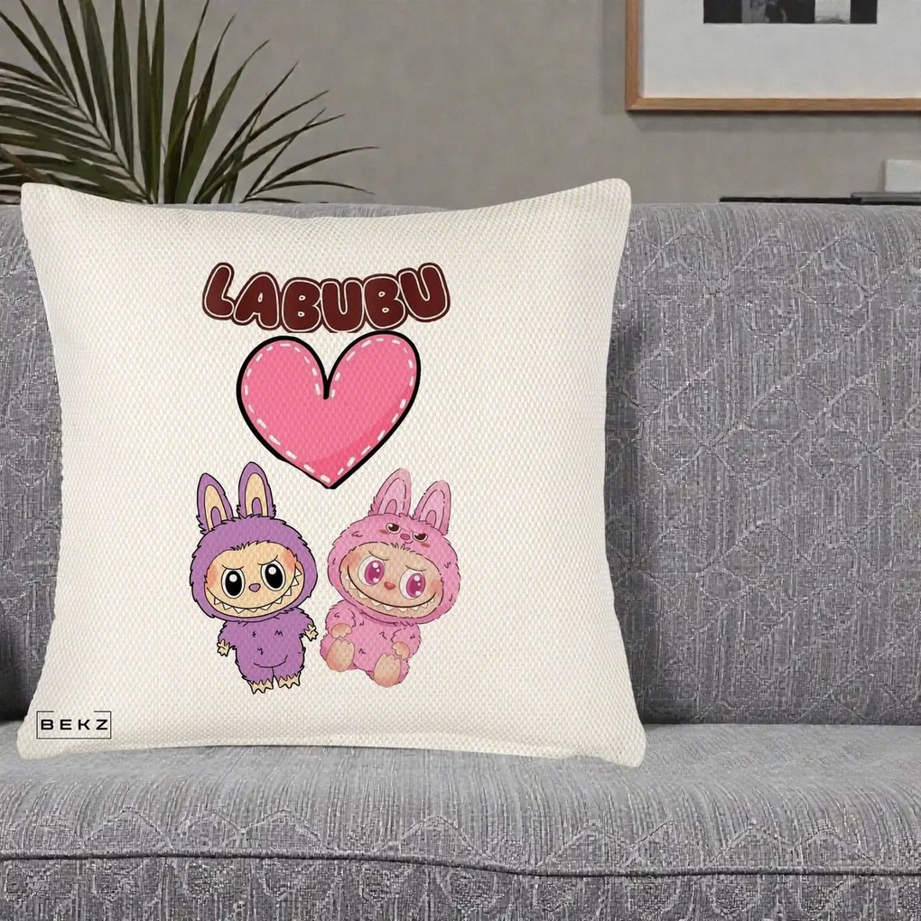 Perna Personalizata Labubu Cuplu Inima, 40x40 cm, Crem Reliefat, Husa Detasabila, Perna Inclusa, BEKZ®