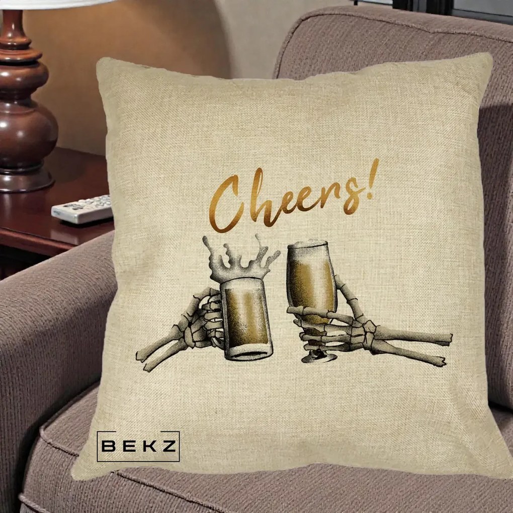 Perna Decorativa Halloween Cheers Schelete cu Bere, 40x40 cm, Crem, Husa Detasabila, Perna Inclusa, BEKZ®