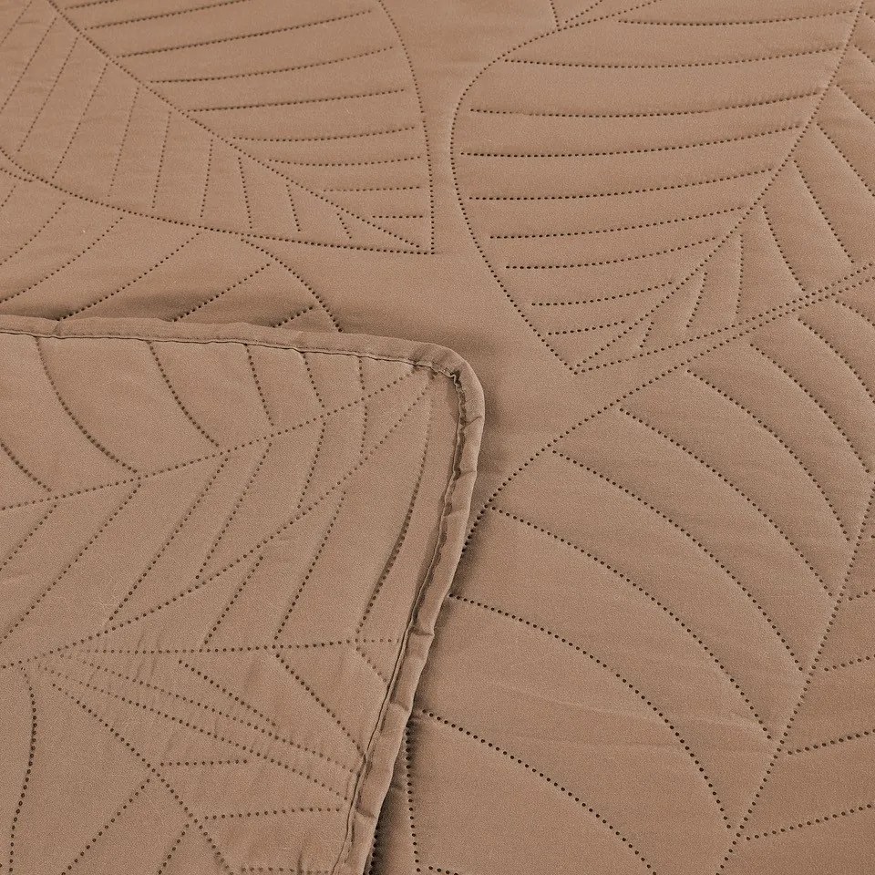 Cuvertura deschis maro pentru pat cu model LEAVES Dimensiune: 170 x 210 cm