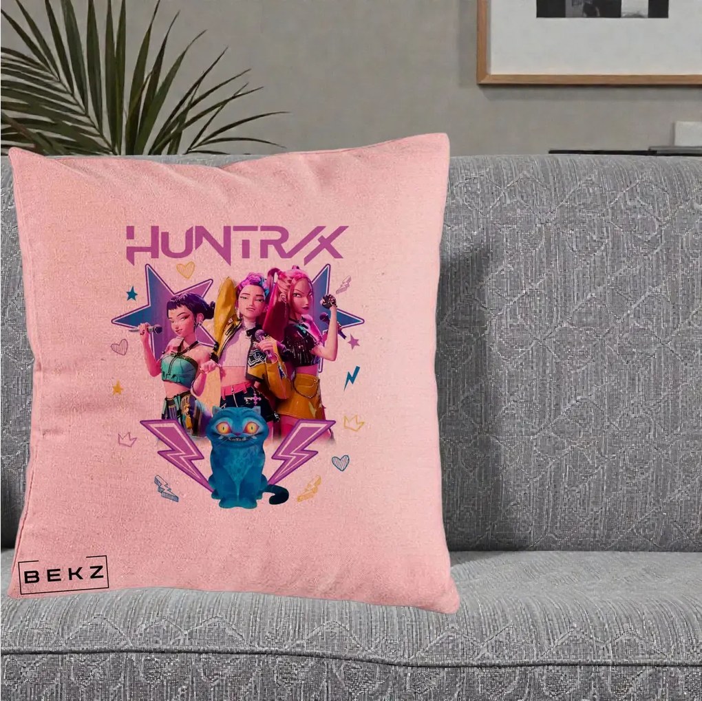 Perna Personalizata K-pop HUNTRX Trio 3D cu Pisica Fulgere, 40x40 cm, Roz, Husa Detasabila, Perna Inclusa, BEKZ®