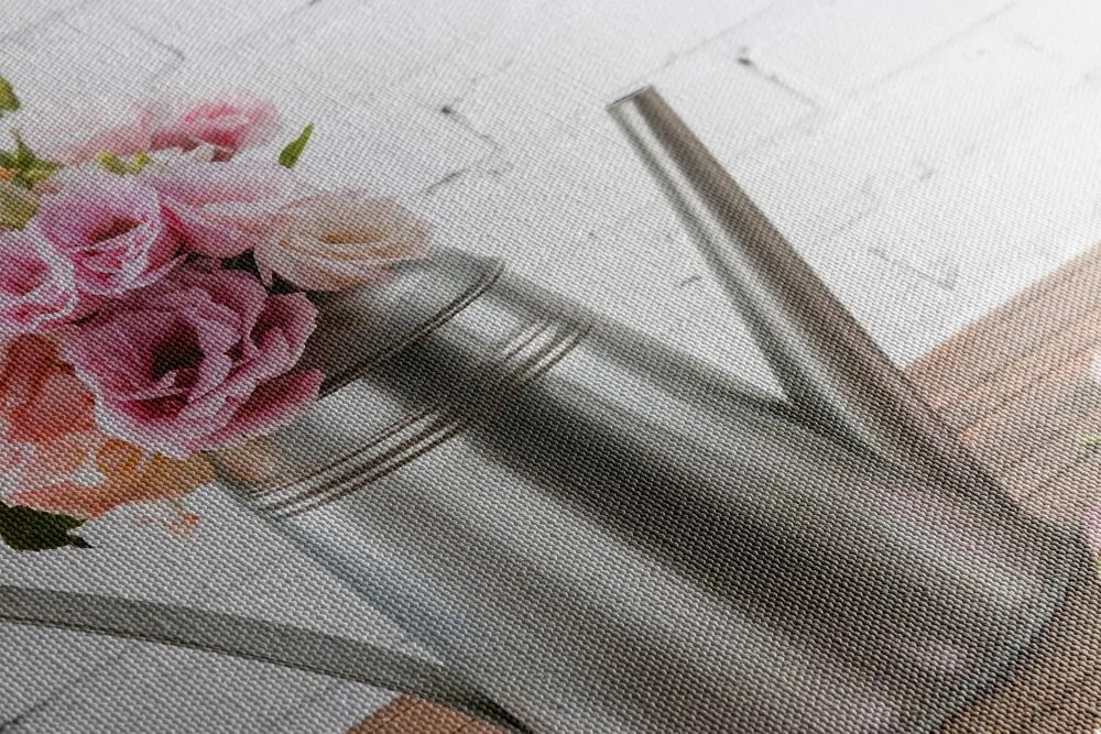 Tablou buchet de flori în stropitoare