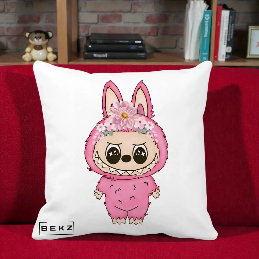 Perna Personalizata Labubu Roz cu Coroana Florala, 40x40 cm, Alba Mata, Husa Detasabila, Perna Inclusa, BEKZ®