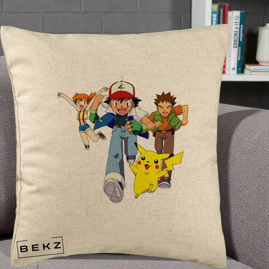 Perna Personalizata Pokemon Ash Misty Brock si Pikachu, 40x40 cm, Bej, Husa Detasabila, Perna Inclusa, BEKZ®