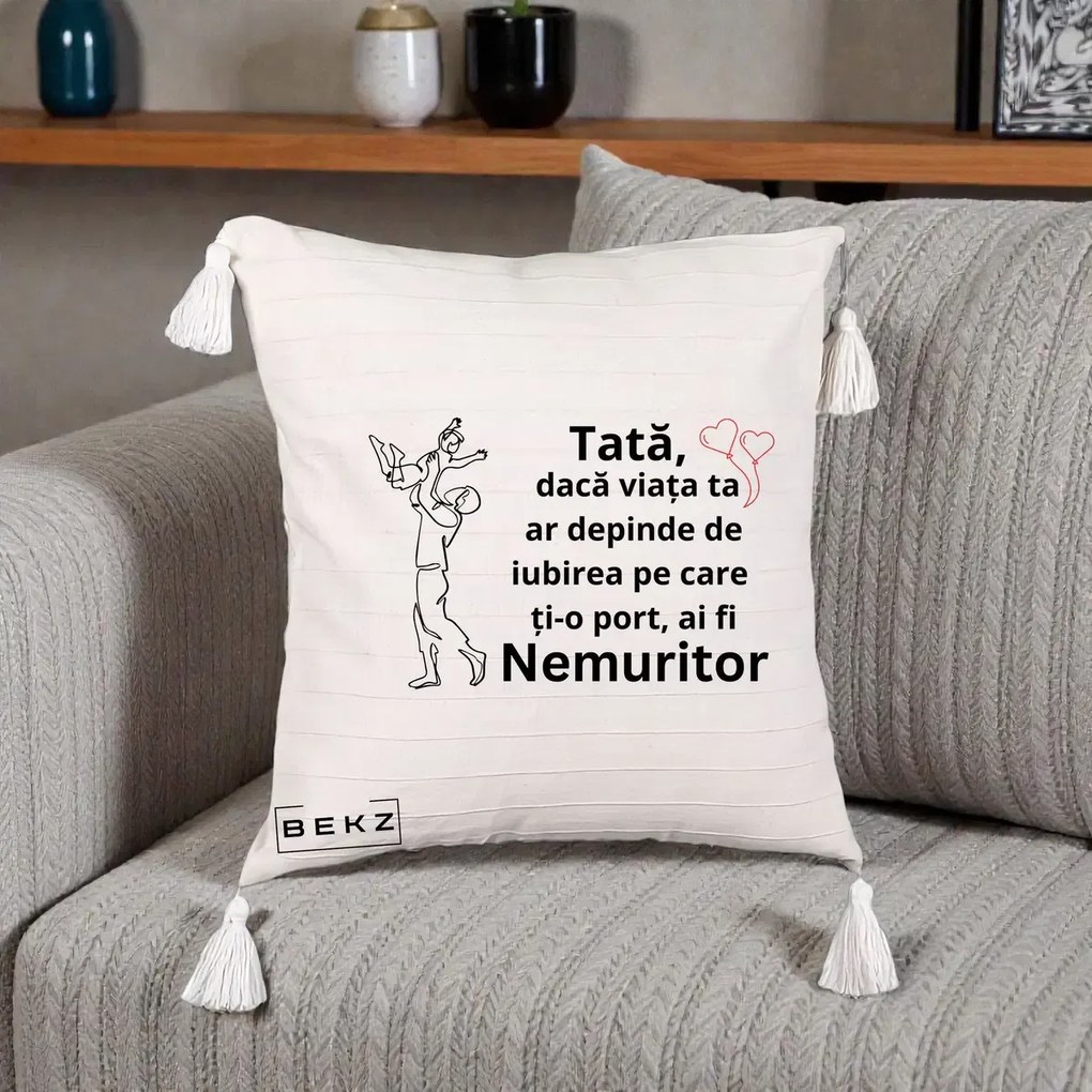 Cadou pentru Tata - Perna Personalizata Tata Nemuritor Joaca in Aer, 40x40 cm, Bej cu Franjuri, Husa Detasabila, Perna Inclusa, BEKZ®