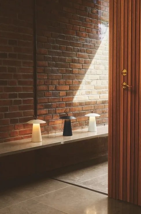 Veioza LED portabila de exterior design nordic IP54 Ara To-Go alba
