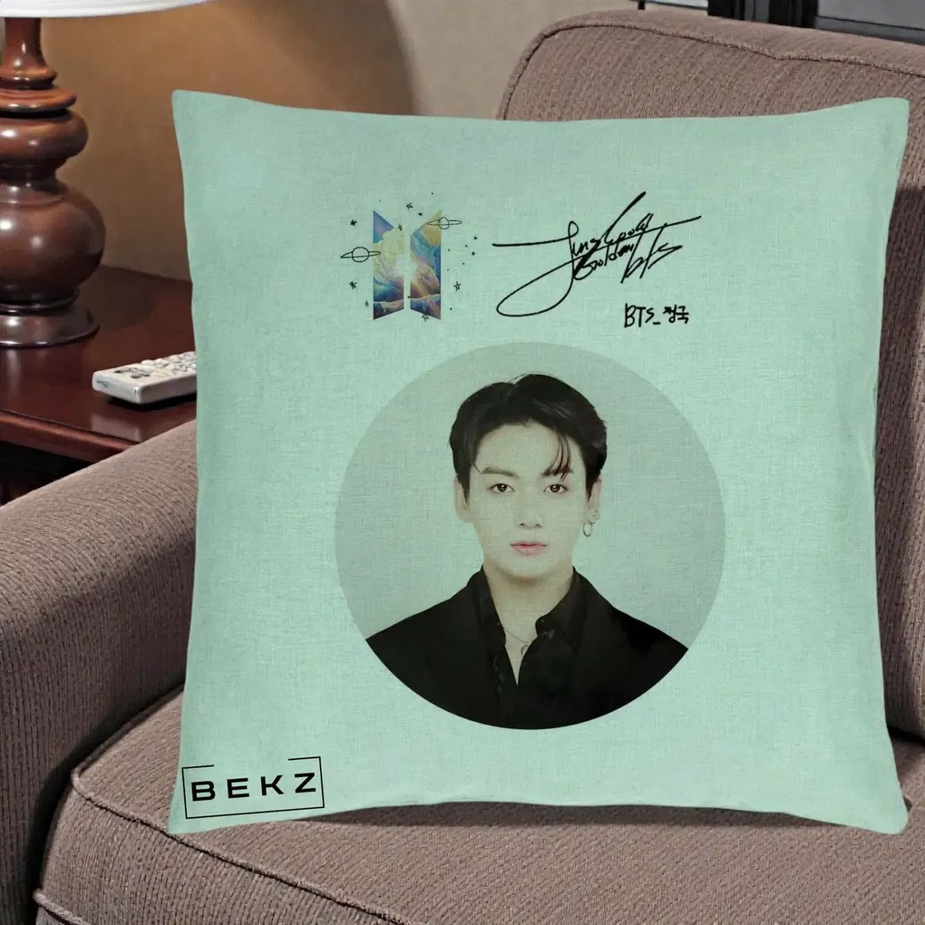 Perna Personalizata K-pop BTS Jungkook Portret cu Autograf, 40x40 cm, Verde Menta, Husa Detasabila, Perna Inclusa, BEKZ®
