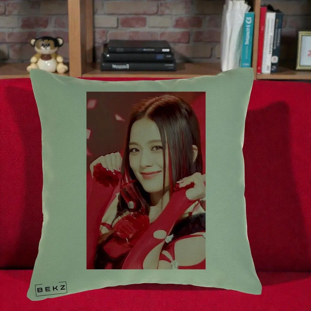 Perna Personalizata K-pop BLACKPINK Jisoo Rosu, 40x40 cm, Verde, Husa Detasabila, Perna Inclusa, BEKZ®