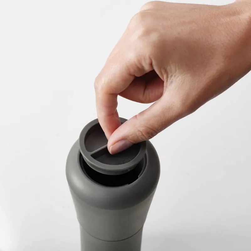 Set 2 rasnite sare si piper Joseph Joseph 95036, 2 piese, Utilizare mecanica, Mecanism ceramic, Reglare grad, Fara BPA, Alb/Gri