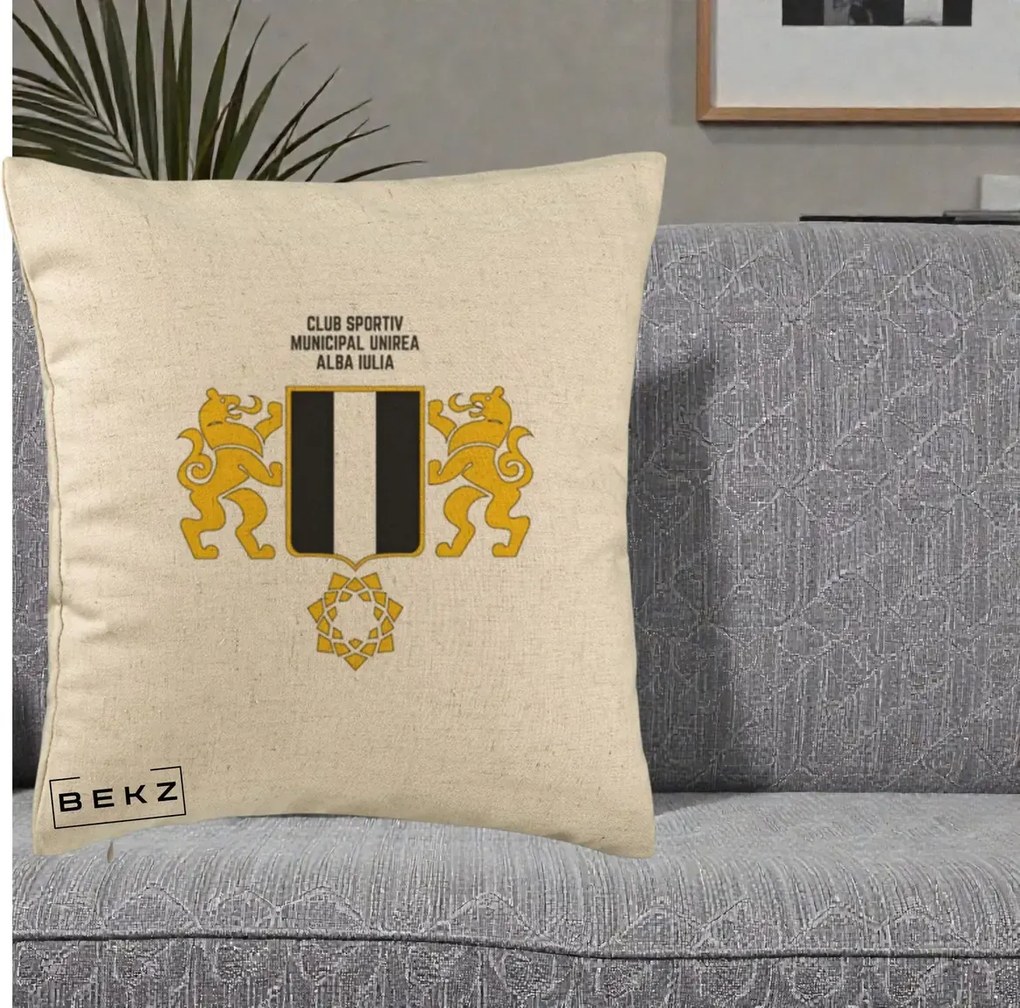 Perna Personalizata CSM Unirea Alba Iulia Fotbal, 40x40 cm, Bej, Husa Detasabila, Perna Inclusa, BEKZ®