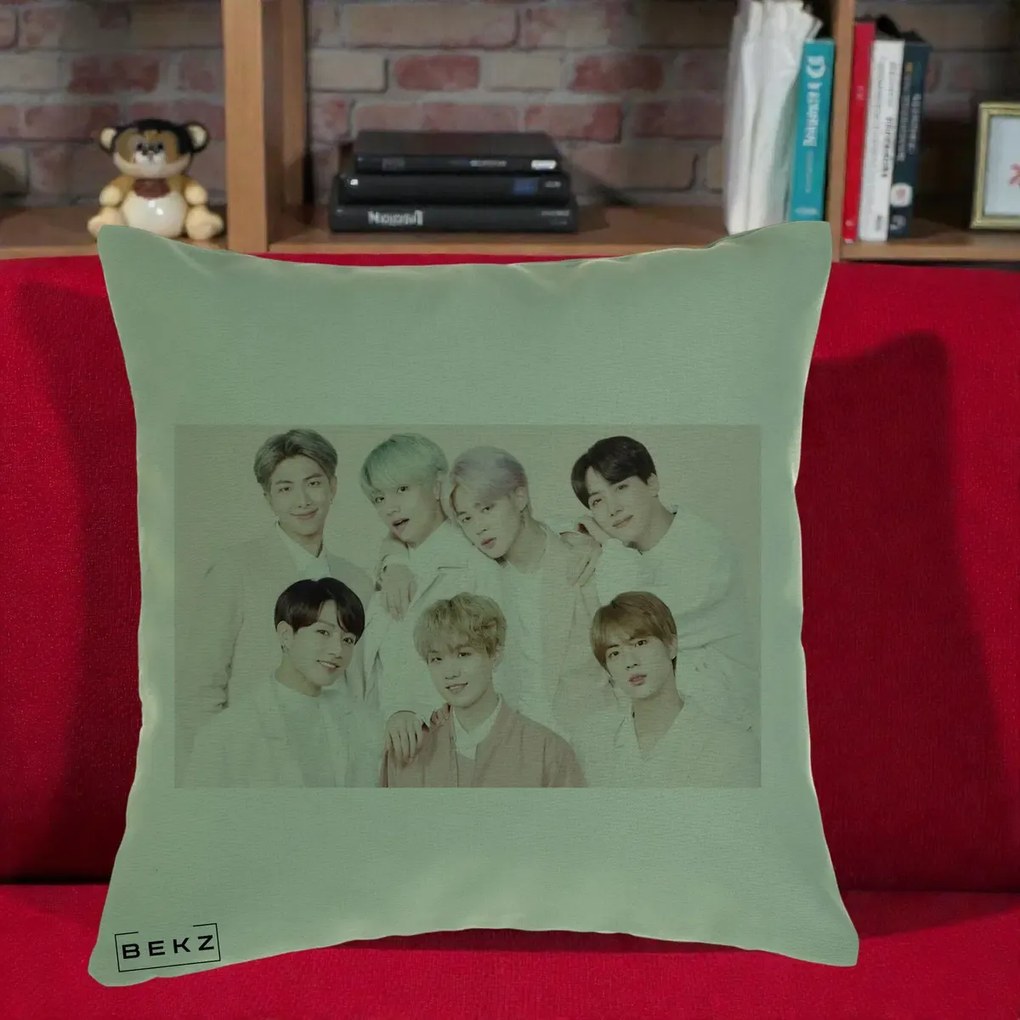 Perna Personalizata K-pop BTS Foto Grup Landscape Pastel, 40x40 cm, Verde, Husa Detasabila, Perna Inclusa, BEKZ®