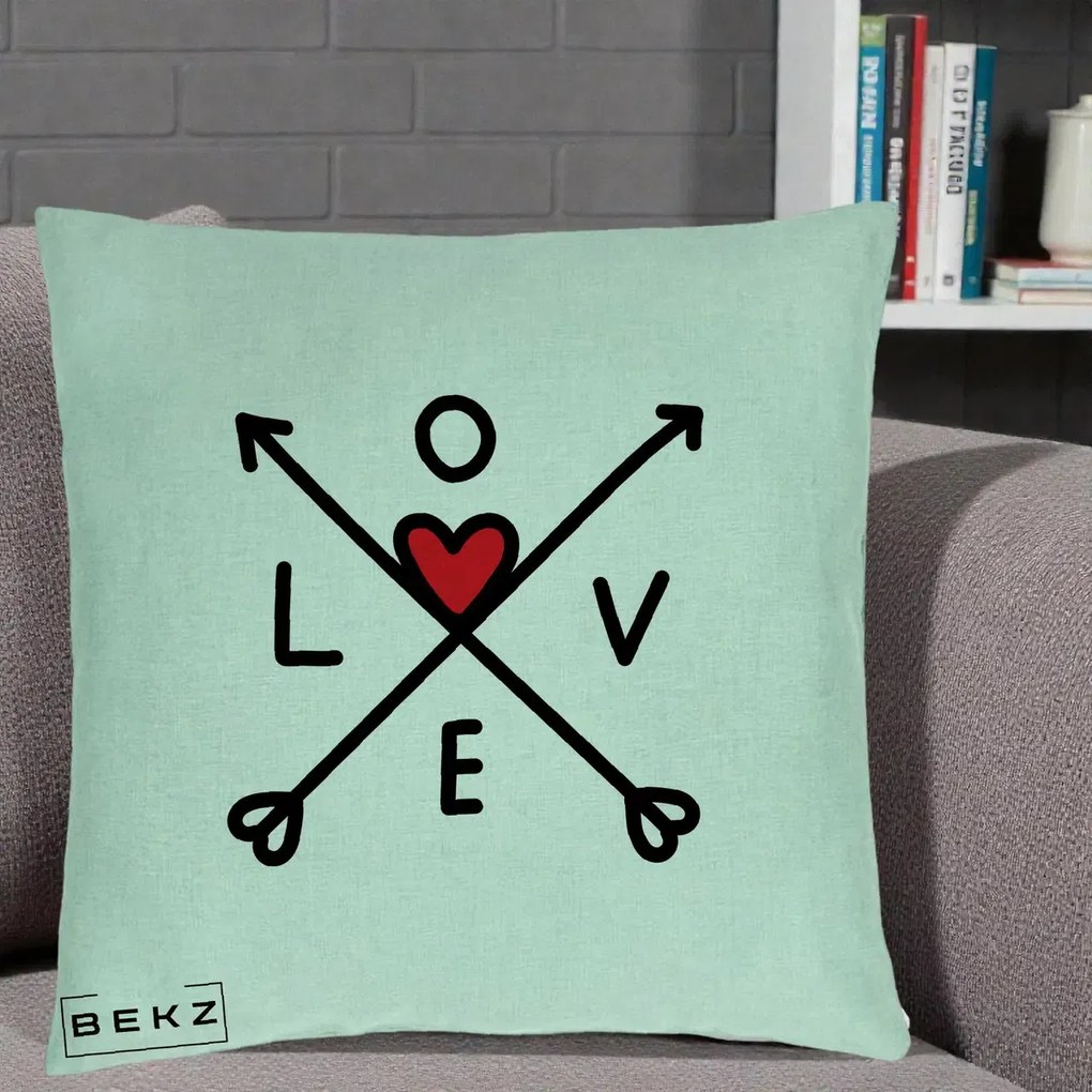 Perna Decorativa Love cu Sageti Incrucisate si Inima Rosie, 40x40 cm, Verde Menta, Husa Detasabila, Perna Inclusa, BEKZ®