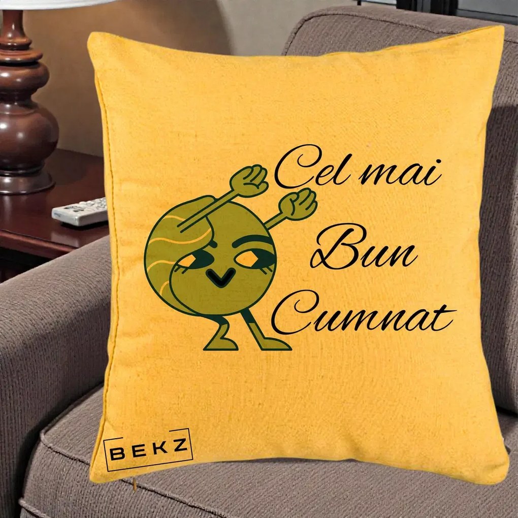 Cadou pentru Cumnat - Perna Personalizata Cel mai Bun Cumnat cu Personaj Funny Verde, 40x40 cm, Galben, Husa Detasabila, Perna Inclusa, BEKZ®