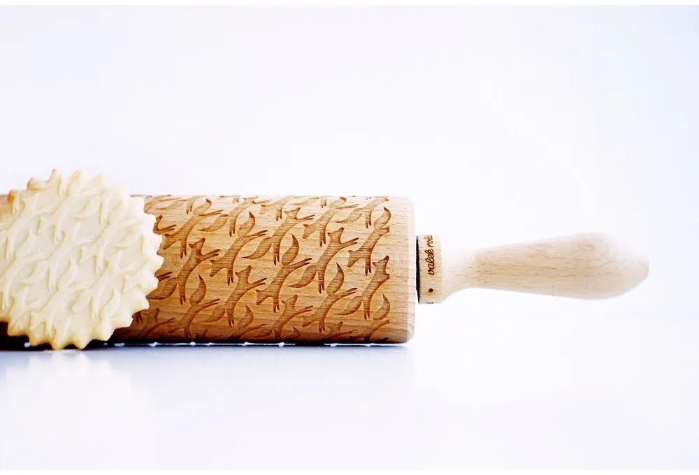 Făcăleț din lemn cu model pentru aluat Valek Foxes