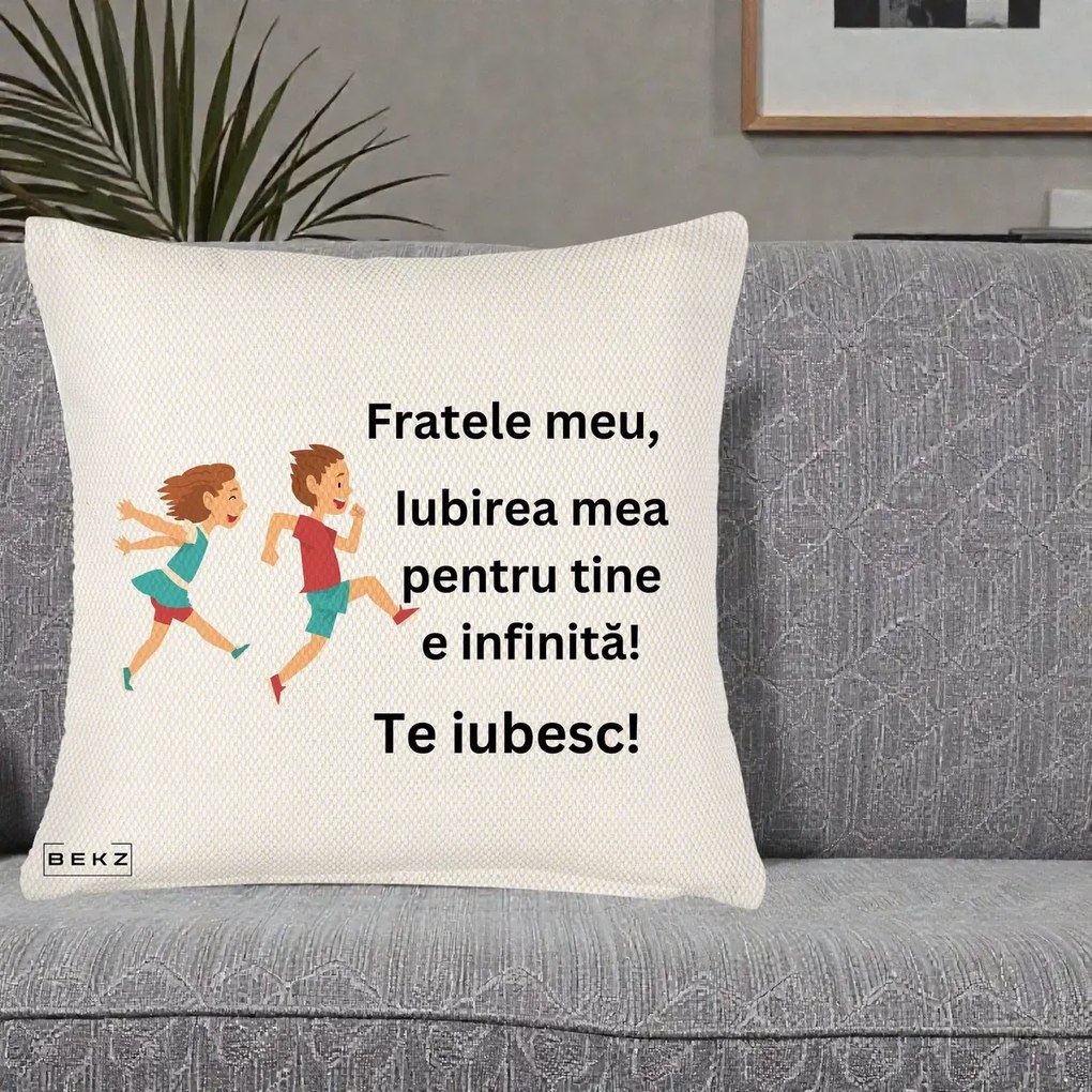 Cadou pentru Frate - Perna Personalizata Fratele Meu Te Iubesc Copii Alergand Colorat, 40x40 cm, Crem Reliefat, Husa Detasabila, Perna Inclusa, BEKZ®