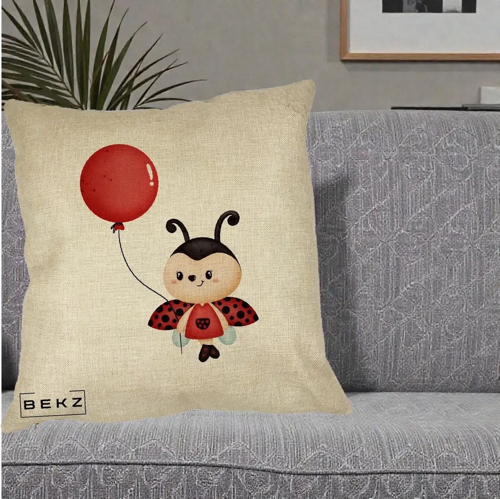 Perna Decorativa Buburuza cu Balon Rosu, 40x40 cm, Crem, Husa Detasabila, Perna Inclusa, BEKZ®