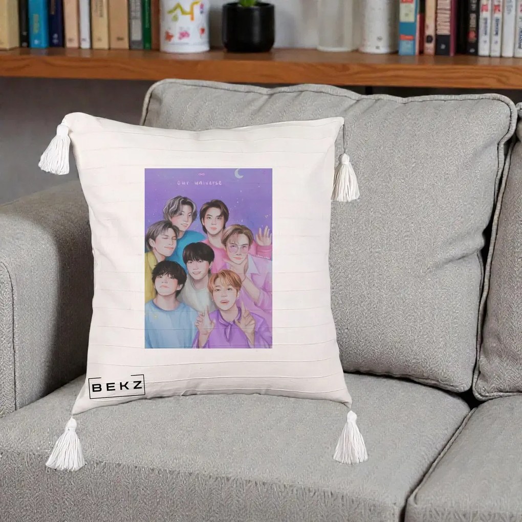 Perna Personalizata K-pop BTS Our Universe Fanart Violet Pastel, 40x40 cm, Bej cu Franjuri, Husa Detasabila, Perna Inclusa, BEKZ®