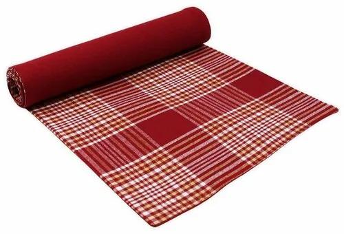 Traversă de masă Carouri în roșu, 33 x 130 cm