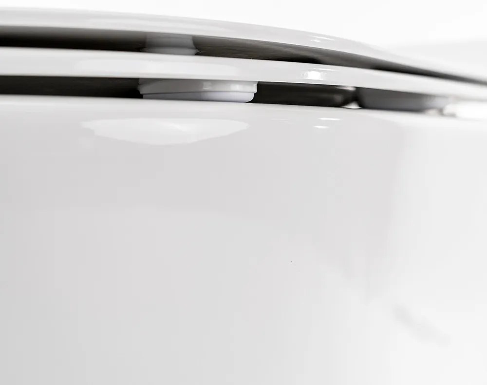 Toaletă Ride montată pe perete, fără margine