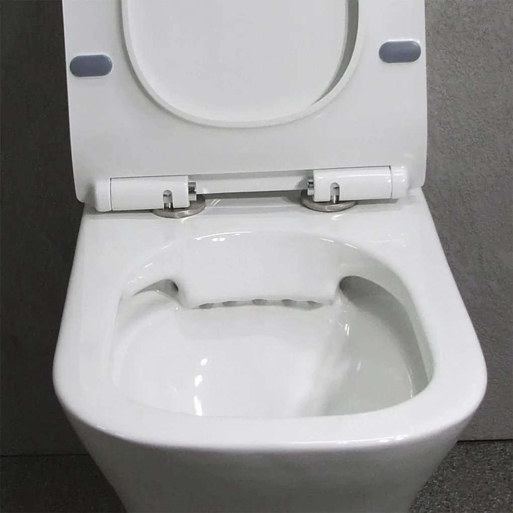 Toaletă compactă monobloc Kamet cu scaun cu spălare din spate