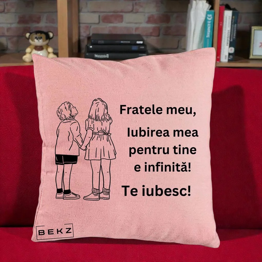 Cadou pentru Frate - Perna Personalizata Fratele Meu Te Iubesc Copii Tinand Maini Line Art, 40x40 cm, Roz, Husa Detasabila, Perna Inclusa, BEKZ®