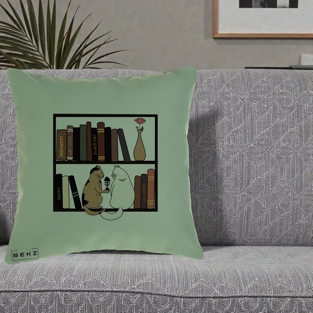 Perna Personalizata Pisici si Carti pe Raft, 40x40 cm, Verde, Husa Detasabila, Perna Inclusa, BEKZ®