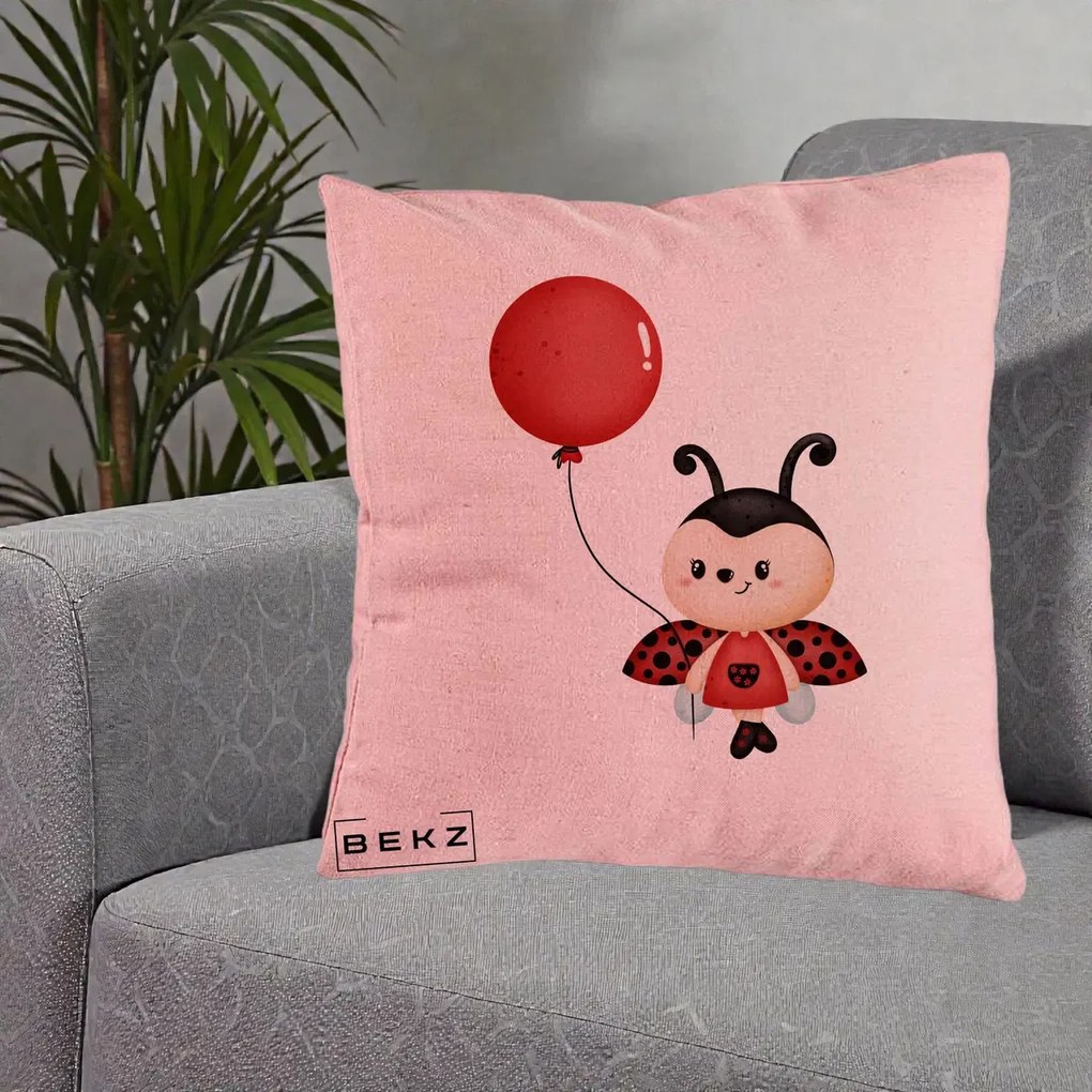 Perna Decorativa Buburuza cu Balon Rosu, 40x40 cm, Roz, Husa Detasabila, Perna Inclusa, BEKZ®