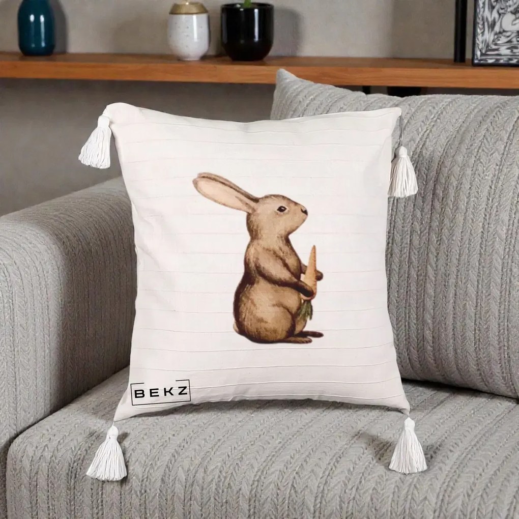Perna Decorativa Iepuras Acuarela cu Morcov, 40x40 cm, Bej cu Franjuri, Husa Detasabila, Perna Inclusa, BEKZ®