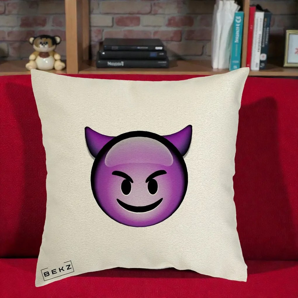 Perna Decorativa Emoji Diavol Mov, 40x40 cm, Ecru, Husa Detasabila, Perna Inclusa, BEKZ®