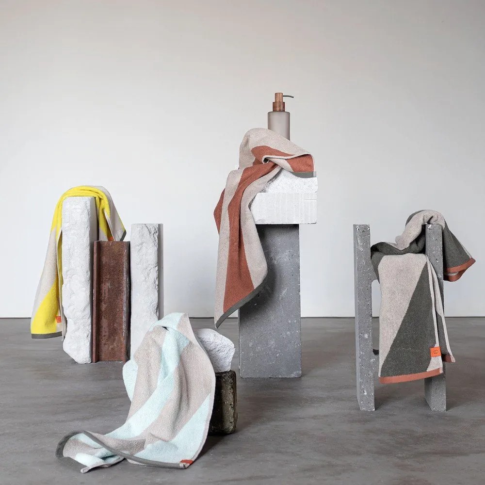 Prosop kaki din bumbac organic din frotir 50x90 cm Diagonal – Mette Ditmer Denmark