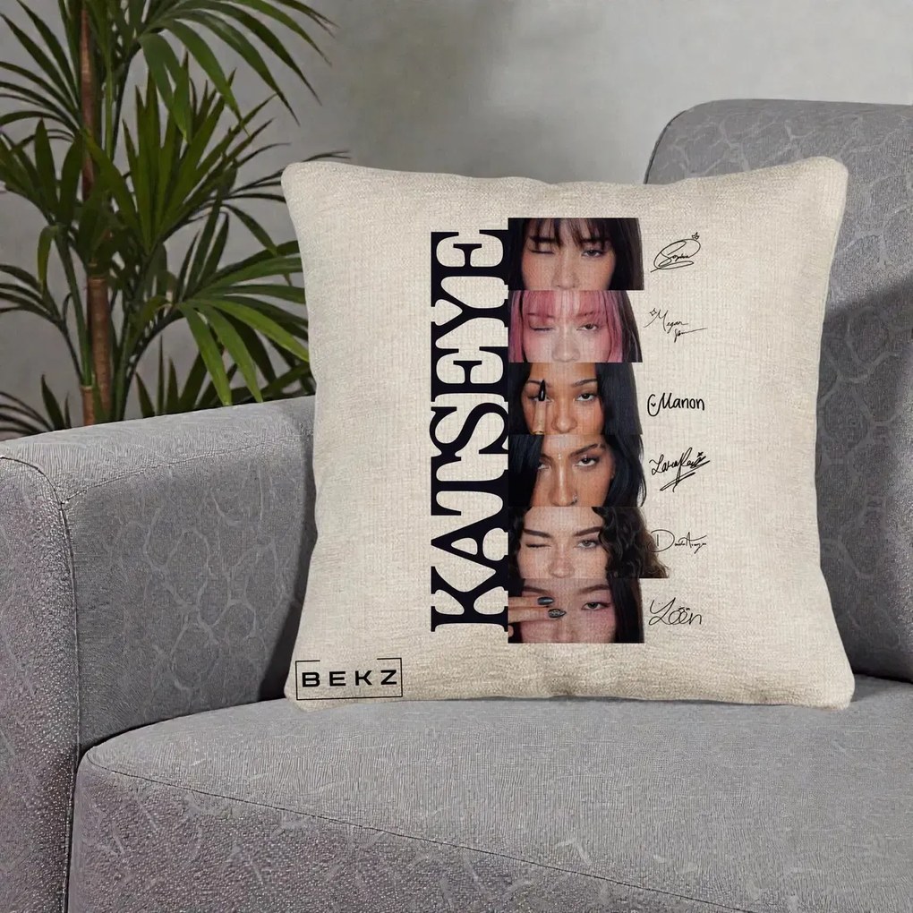 Perna Personalizata K-pop KATSEYE Semnaturi Membre Foto, 40x40 cm, Bej Canapea, Husa Detasabila, Perna Inclusa, BEKZ®