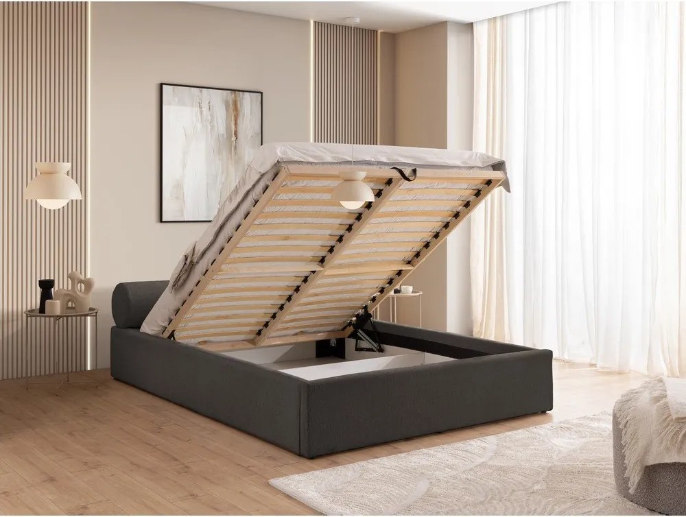 Pat matrimonial gri închis tapițat cu spațiu de depozitare cu somieră 140x200 cm Cille – Ropez